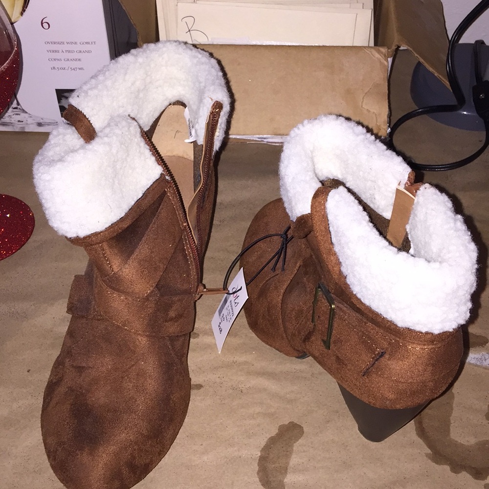 Ladies suede boots